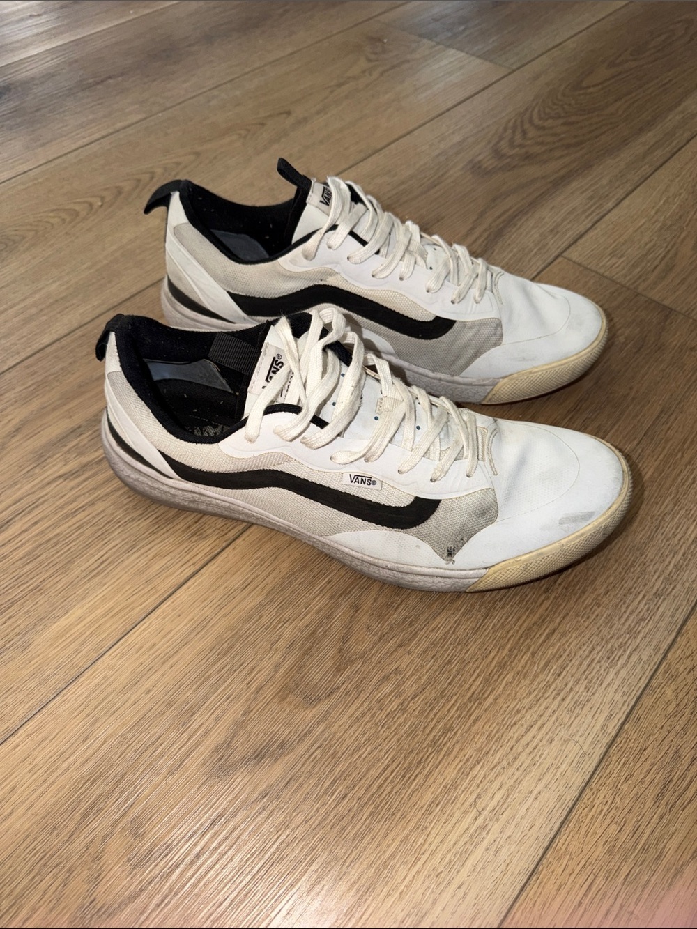 Vans UltraRange EXO Black and White Sneakers Men’s Size 13